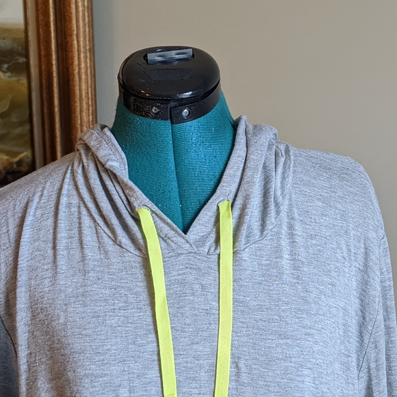 Spenglish Oversized Workout Top with Back Cutout - Size Small - Picture 2 of 9